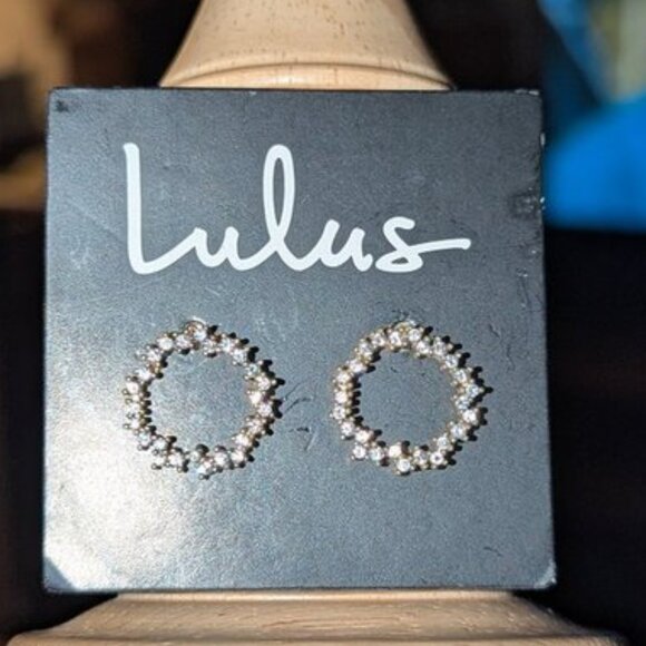 NEW Lulus Wreath Circle Rhinestone Gem Embellished Stud Pierced Earrings Jewelry - Picture 2 of 3